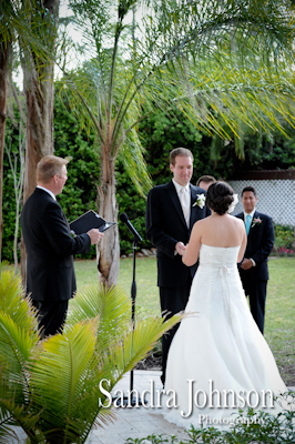 Best Lakeside wedding at Paradise Cove in Orlando, Florida - Wedding photographer - Sandra Johnson (SJFoto.com)